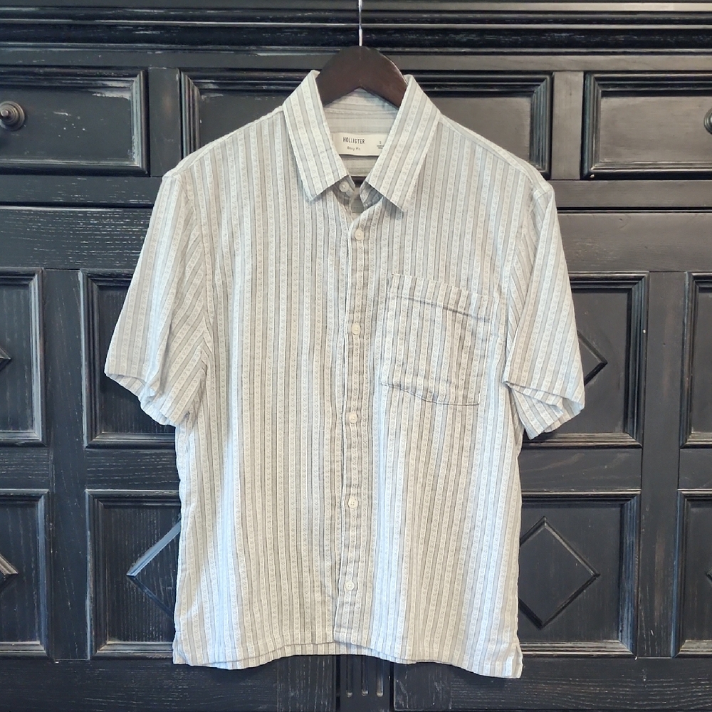 Hollister Men's Gray Striped Button Down Shirt